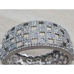 Silver Tone Chunky Sparkling Rhinestone Magnetic Closure‎ Hinged Bracelet